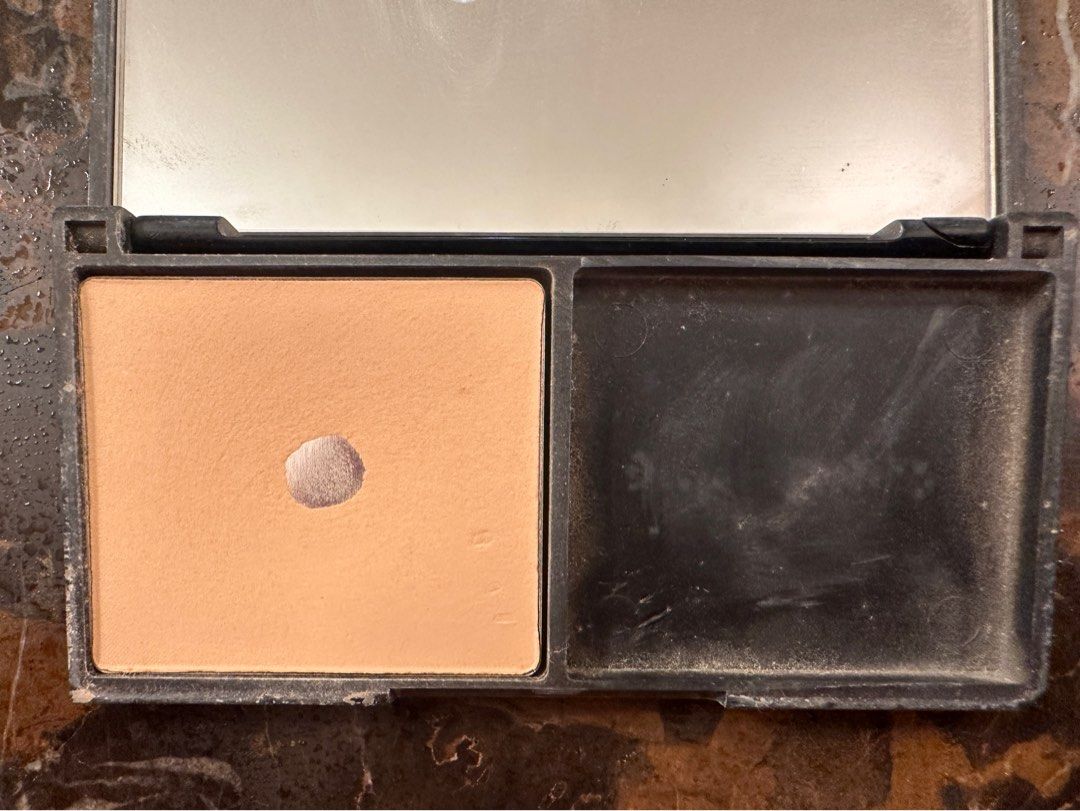Smashbox Photo Set Pressed Powder - Light (Category: Makeup) located in Makati City. Submitted by juju_08 (Listing ID 1345788947, Image 2). Description: size: 6g.