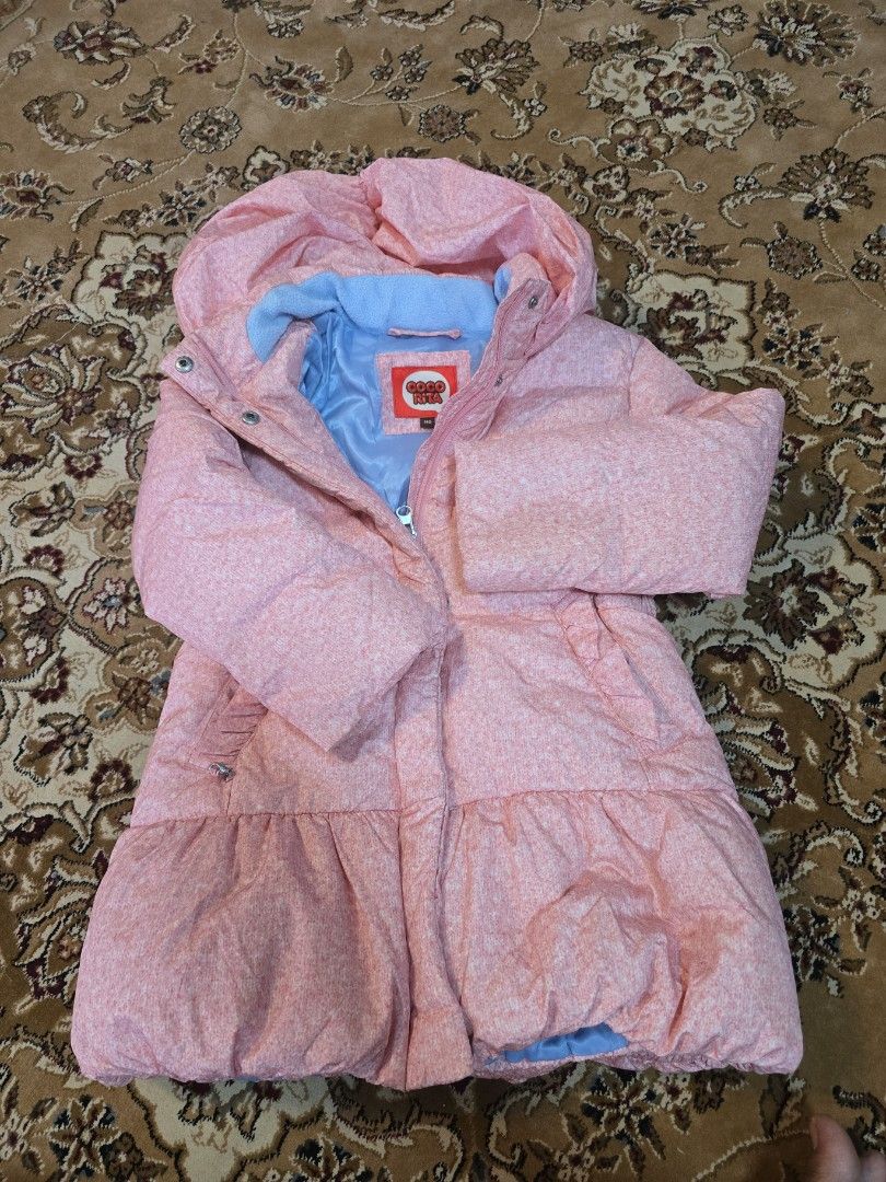 Winter Jacket (Category: Babies & Kids Fashion) located in Bangi. Submitted by bellusbelle (Listing ID 1345754295, Image 1). Description: saiz 110 suitable for 4-5 yo girl..