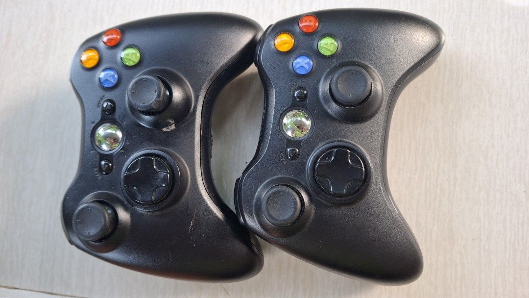 XBOX 360 CONTROLLERS ORIGINAL (Category: Controllers) located in Roxas City. Submitted by secondhand_splendor (Listing ID 1345808340, Image 3). Description: 800 each 1500 take all no issues, barely used (nasira xbox) no stick drift AFAIK. negotiable LBC COP.