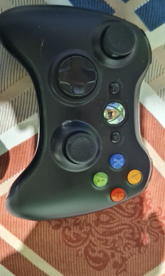 XBOX 360 CONTROLLERS ORIGINAL (Category: Controllers) located in Roxas City. Submitted by secondhand_splendor (Listing ID 1345808340, Image 2). Description: 800 each 1500 take all no issues, barely used (nasira xbox) no stick drift AFAIK. negotiable LBC COP.