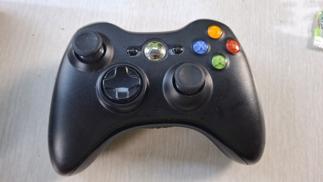 XBOX 360 CONTROLLERS ORIGINAL (Category: Controllers) located in Roxas City. Submitted by secondhand_splendor (Listing ID 1345808340, Image 1). Description: 800 each 1500 take all no issues, barely used (nasira xbox) no stick drift AFAIK. negotiable LBC COP.