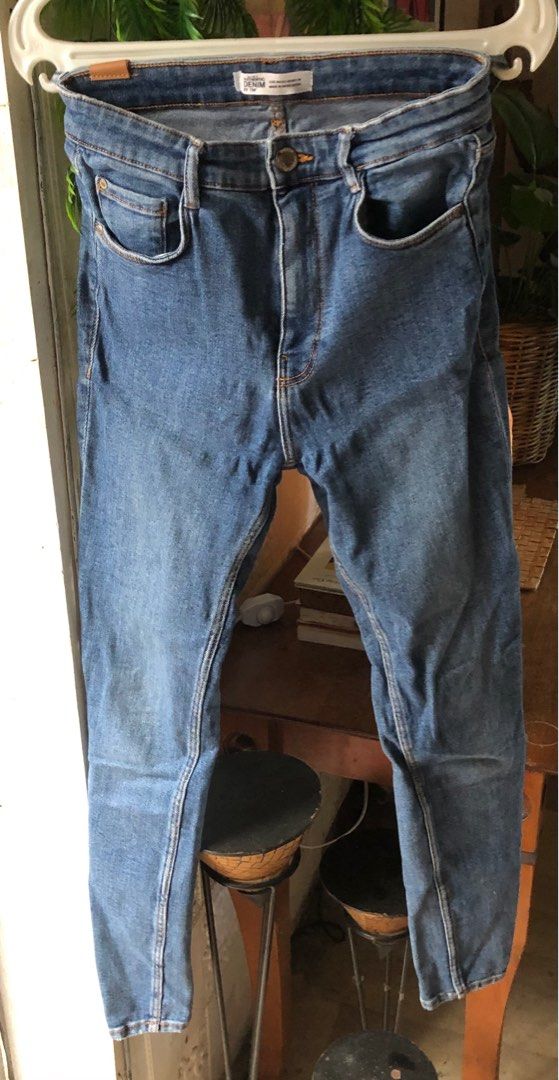 Zara skinny jeans (Category: Jeans) located in Paranaque City. Submitted by amndii (Listing ID 1345817687, Image 1). Description: Worn once or twice. Didn't fit me anymore months after buying :( thick and stretchy fabric! .