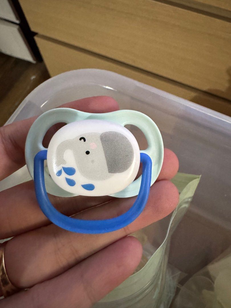 Avent Pacifier (Category: Soothers & Pacifiers) located in Cainta. Submitted by warmfish.f54ac9 (Listing ID 1345986989, Image 2). Description: Lightly used. Sterilized and washed.