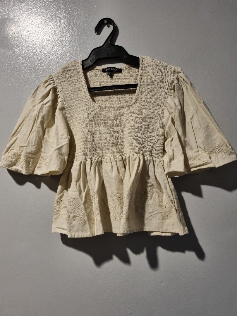 Brach & Brach (Category: Others Tops) located in Cainta. Submitted by annebc (Listing ID 1346029957, Image 1). Description: Size small to medium Color off white, beige Imported brand.