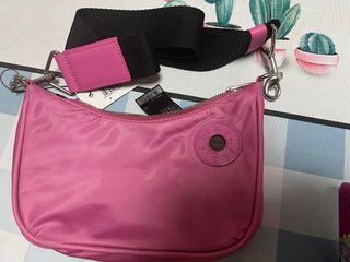 (Category: ) located in . Submitted by wongjoanne.sg (Listing ID 1346046972, Image 1). Description: .