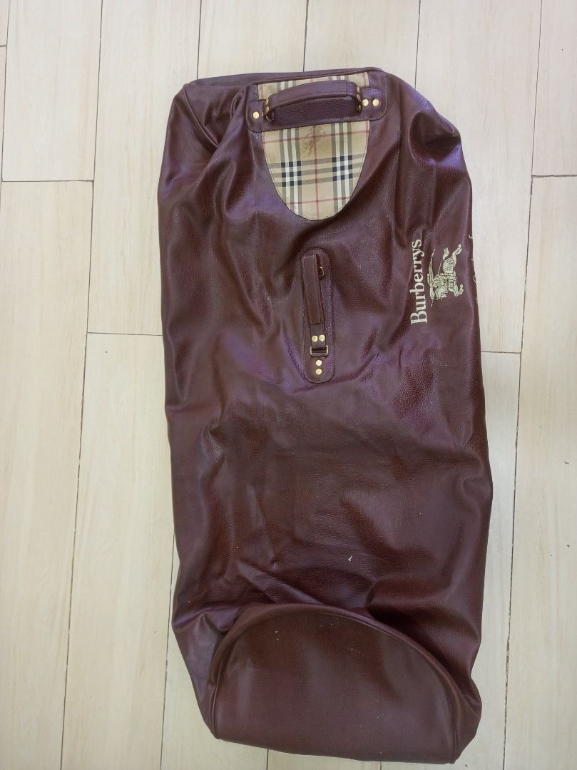 Burberry Leather Brown Golf Bag with wheels (Category: Luxury Bags & Wallets) located in Quezon City. Submitted by jem__8 (Listing ID 1346078976, Image 3). Description: *Pickup only (near Banawe, Quezon City) Burberry Leather Brown Golf Bag with wheels fb: Jermaine Tiffany Chua.