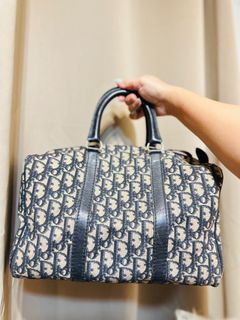 (Category: ) located in . Submitted by authentic_branded (Listing ID 1346071468, Image 1). Description: .