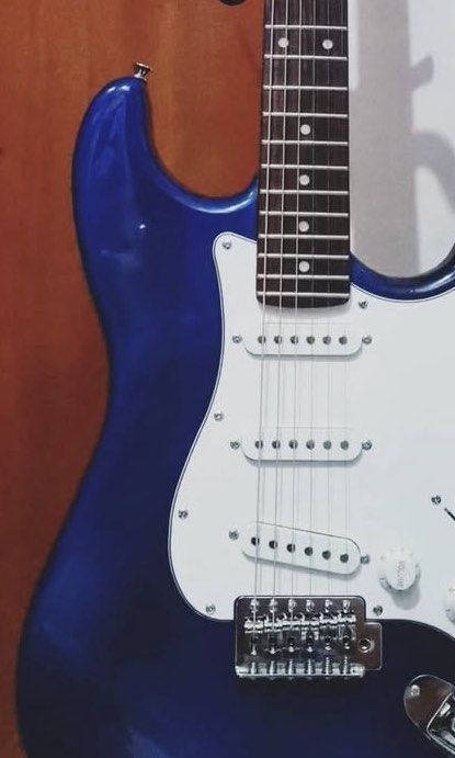 Davis Electric Guitar (Category: Musical Instruments) located in Mandaluyong City. Submitted by pandaserendipity99 (Listing ID 1345934175, Image 3). Description: Orig price: 5k including bag No issue except strings are still the original ones, haven’t changed yet since bought on 2021. They’re still good, but better if replaced. + soundcard and cord .