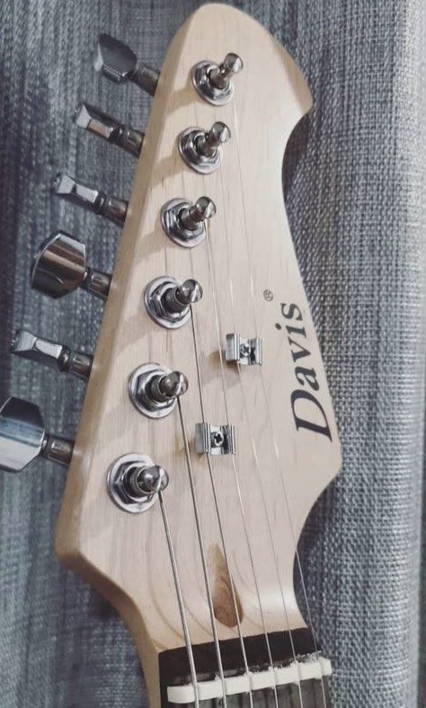 Davis Electric Guitar (Category: Musical Instruments) located in Mandaluyong City. Submitted by pandaserendipity99 (Listing ID 1345934175, Image 2). Description: Orig price: 5k including bag No issue except strings are still the original ones, haven’t changed yet since bought on 2021. They’re still good, but better if replaced. + soundcard and cord .