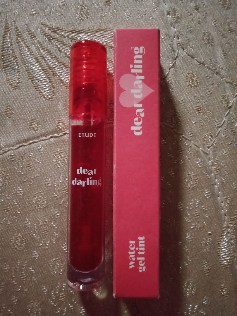 Etude House Dear Darling tint (Category: Makeup) located in Quezon City. Submitted by purple_haven (Listing ID 1345940563, Image 1). Description: etude house dear darling lip tint bought in korea last december shade is too pink for my liking😆 shade:04 plum red.