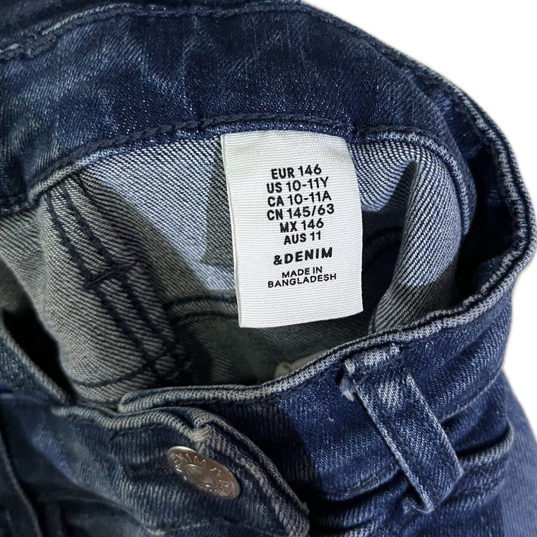 H&M Denim Jumper (Category: Jumpsuits) located in Mandaluyong City. Submitted by ryshe (Listing ID 1345999678, Image 2). Description: EUR 146 US 10-11 Can fit XXS-XS Womens.