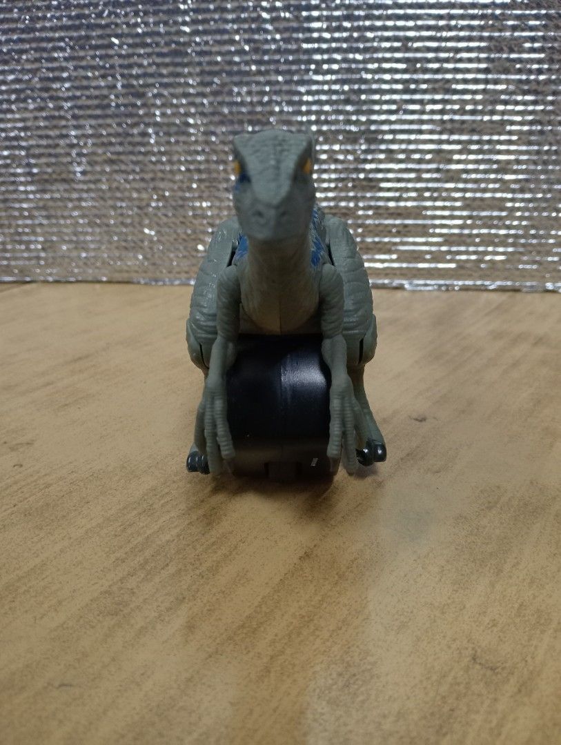 Jurassic World Fallen Kingdom Mattel Velociraptor Blue Rip-Run Dinos W ...