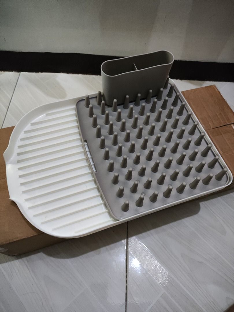 Dish Rack Tray Drainer with Utensils Holder (Category: Other Kitchenware & Tableware) located in Taguig. Submitted by genuine_finds (Listing ID 1346006218, Image 3). Description: IMPORTANT: PLEASE READ THE DETAILS & SEE THE PHOTOS FIRST BEFORE ASKING QUESTIONS!!! MAGBASA NG DETAILS AT MAGRESEARCH MUNA. HUWAG MAG-OFFER KUNG HINDI NAMAN SURE BUYER!!! Dish Rack Tray Drainer with Utensils Holder Used but in very good condition. No damage. Actual item