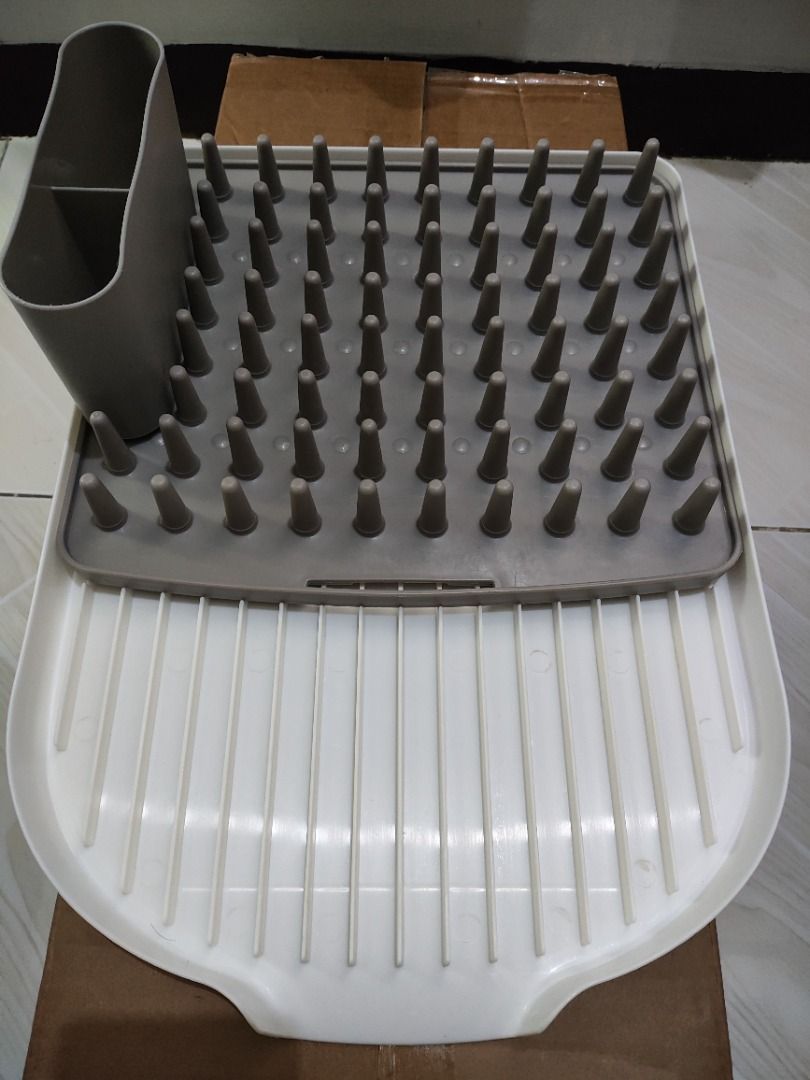 Dish Rack Tray Drainer with Utensils Holder (Category: Other Kitchenware & Tableware) located in Taguig. Submitted by genuine_finds (Listing ID 1346006218, Image 2). Description: IMPORTANT: PLEASE READ THE DETAILS & SEE THE PHOTOS FIRST BEFORE ASKING QUESTIONS!!! MAGBASA NG DETAILS AT MAGRESEARCH MUNA. HUWAG MAG-OFFER KUNG HINDI NAMAN SURE BUYER!!! Dish Rack Tray Drainer with Utensils Holder Used but in very good condition. No damage. Actual item