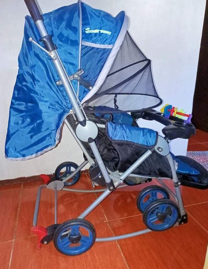 LOONEY TUNES STROLLER (Category: Strollers) located in Manila. Submitted by yssilb (Listing ID 1345978598, Image 2). Description: LOONEY TUNES. BARELY USED..