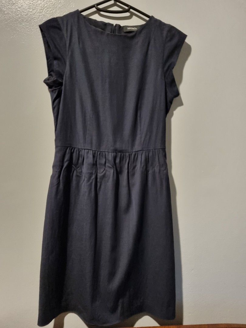Max & Co (Category: Dresses) located in Cainta. Submitted by annebc (Listing ID 1346029531, Image 1). Description: Short dress size XS-Small Color blue.