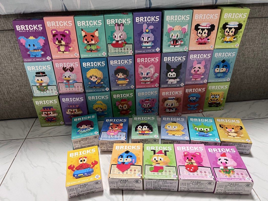 Mini Bricks (Category: Lego & Building Sets) located in Singapore. Submitted by meiteng96 (Listing ID 1305555002, Image 1). Description: 1 for $2 2 for $3 休息在家玩手机看视频 不如拼个迷你积木吧 把它从一堆小零件 拼好 成一个可爱卡通 满满的成就感🫶🏻 不管是送人还是自己玩 都可以 现货不多 有兴趣可以pm 新加坡面交.
