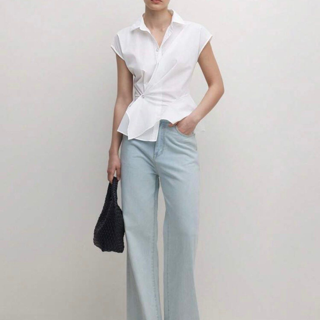 Minimalist Asymmetrical Hem Fashion Spring (Category: Sleeveless) located in Cebu City. Submitted by clothes_jo (Listing ID 1346029603, Image 1). Description: Hem Shaped: Asymmetrical Sleeve Type: Batwing Sleeve Details: Button, Twist, Wrap Sleeve Length: Cap Sleeve Material: Woven Fabric.