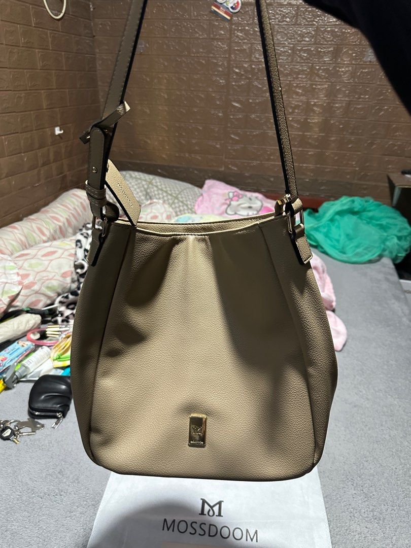 MOSSDOOM LARGE CAPACITY SHOULDER BAG (Category: Shoulder Bags) located in Mabalacat. Submitted by yamdevilles (Listing ID 1346069359, Image 3). Description: GINAMIT FOR TTOK AFFLIATE ONLYYYY COLOR: Aprirot.