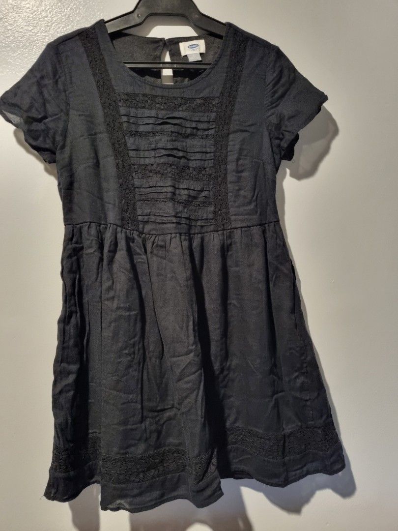Old Navy dress (Category: Dresses) located in Cainta. Submitted by annebc (Listing ID 1346030396, Image 1). Description: Small - Petite dress Color black.