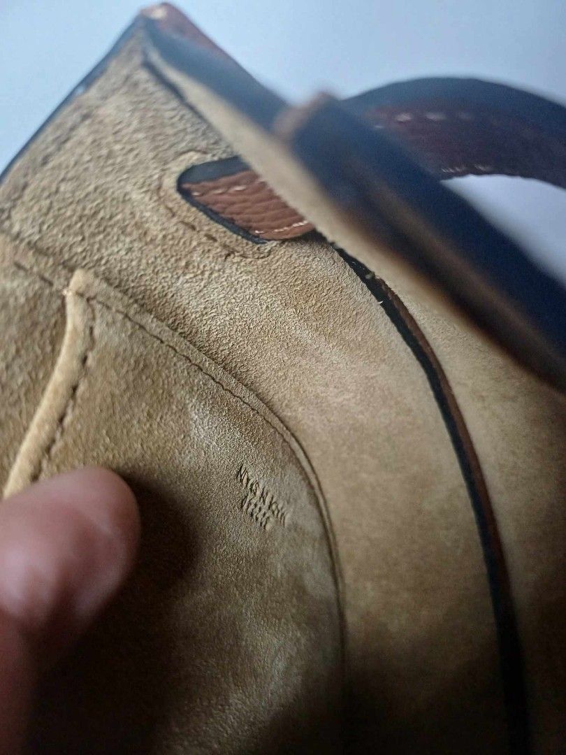 original Loewe mini gate (Category: Luxury Bags & Wallets) located in Norzagaray. Submitted by roseannjoy29800 (Listing ID 1345964653, Image 2). Description: with dust bag like new original loewe mini.
