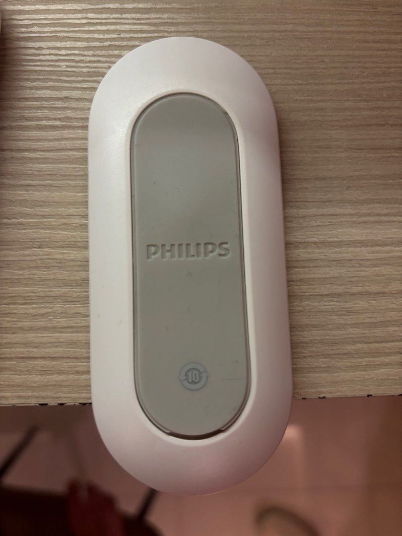Philips ceiling light remote controller (Category: Other Home Appliances) located in Singapore. Submitted by 4hijk (Listing ID 1345959342, Image 2). Description: $10 for 1 $15 for 2.