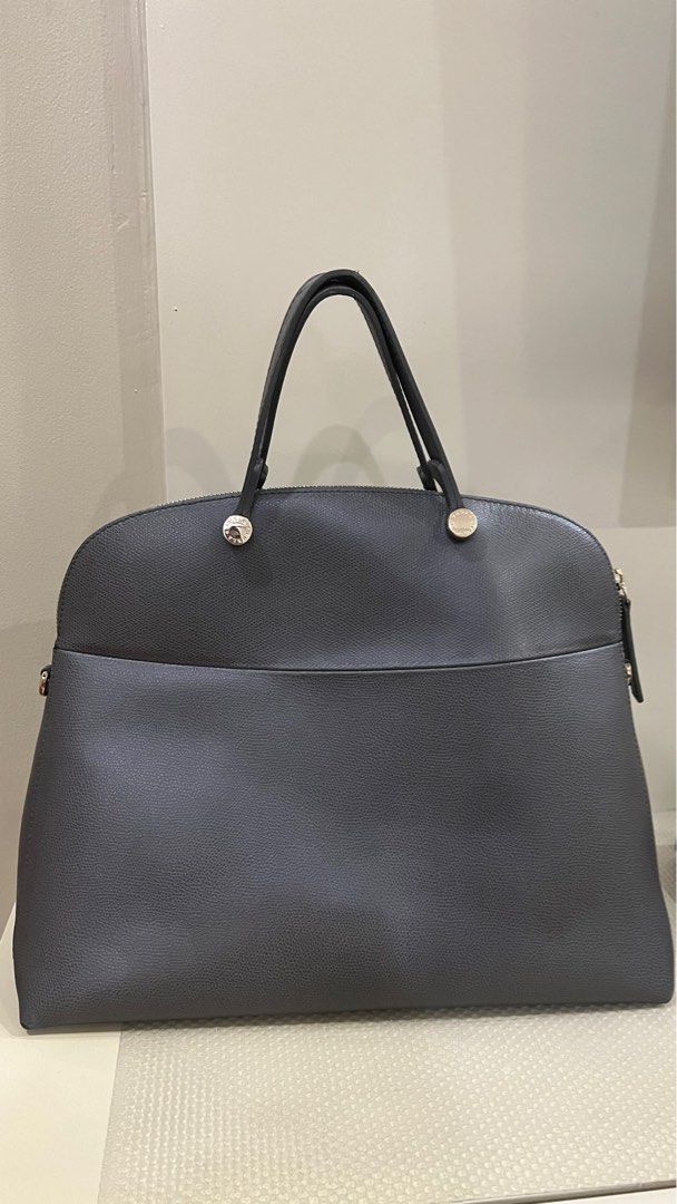 Preloved, with issues: Furla hand carry bag (Category: Luxury Bags & Wallets) located in Manila. Submitted by irockmysocks_ogee (Listing ID 1345921548, Image 2). Description: .