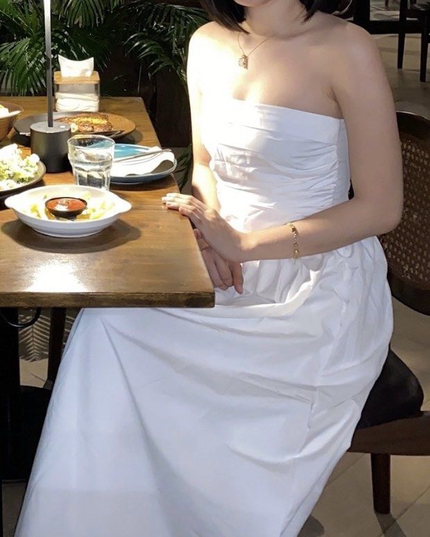[Rent] White Bustier Long Dress (Category: Dresses) located in Cainta. Submitted by danlry (Listing ID 1346016093, Image 2). Description: For rent only ₱500 for 3 days (additional ₱200 for extra day) + ₱300 security deposit (refundable upon return of dress should there be no damages on the dress) Perfect for weddings, graduation, and formal events Not see through, has inner lining With 2 side pockets Fits S - Semi M.