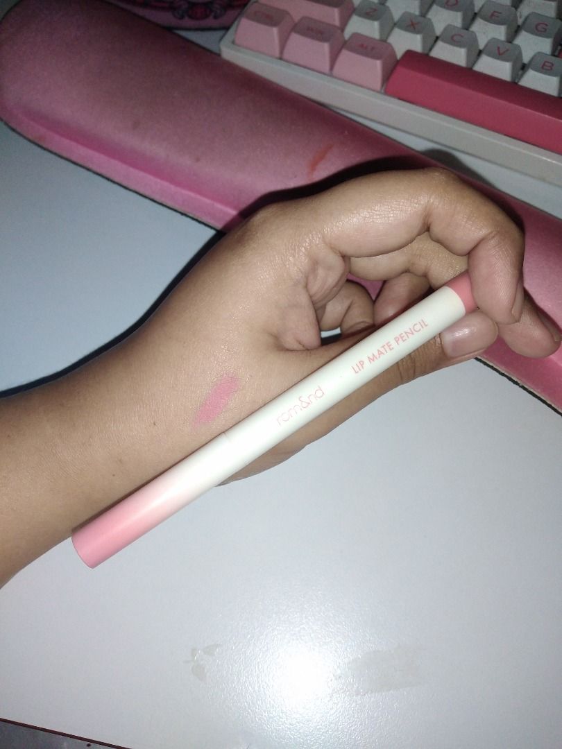 Romand Lip Mate Pencil Rom&nd - Fig Breeze (Category: Makeup) located in Taguig. Submitted by loissaro (Listing ID 1346102414, Image 1). Description: Romand Lip Mate Pencil Rom&nd in shade 04 Fig Breeze Bought from the official LZD store back on December RFS: too cold and light for my warm skintone Used only twice aside from the swatch on the picture.