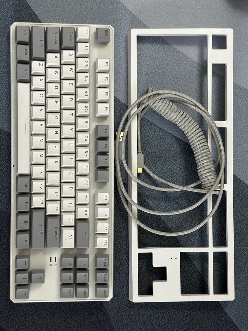 Techware Phantom + Elite (Category: Computer Keyboard) located in Bangi. Submitted by qifahssira (Listing ID 1345953535, Image 3). Description: Techware Phantom+ Elite 87key RGB mechanical keyboard Brown switch ( included extra in the box) Full set, full box with receipt ( still have warranty) Cod nilai bangi .