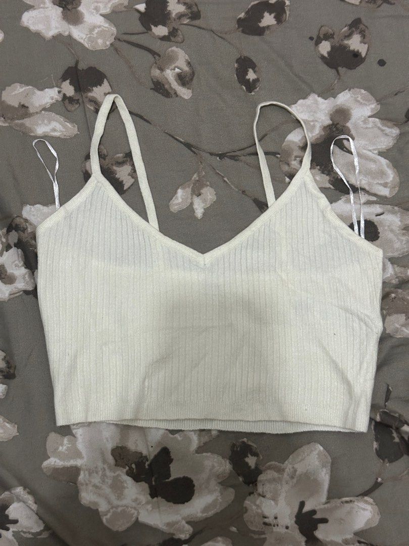 Terranova White Sleeveless Tank Top (Category: Blouses) located in Quezon City. Submitted by ryujin19 (Listing ID 1346066895, Image 1). Description: .