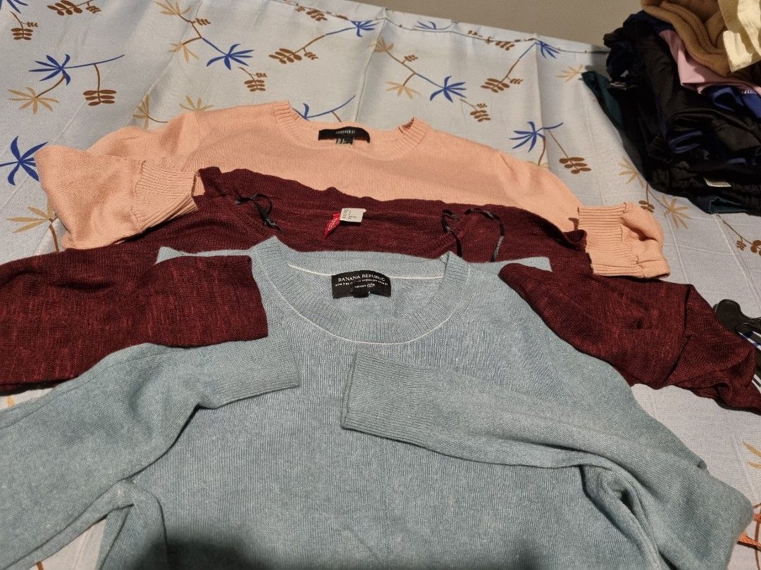 Tops (Category: Others Tops) located in Cainta. Submitted by annebc (Listing ID 1346031248, Image 3). Description: 2 tops for 100 All small sizes - will fit up to medium Banana Republic, Forever 21.