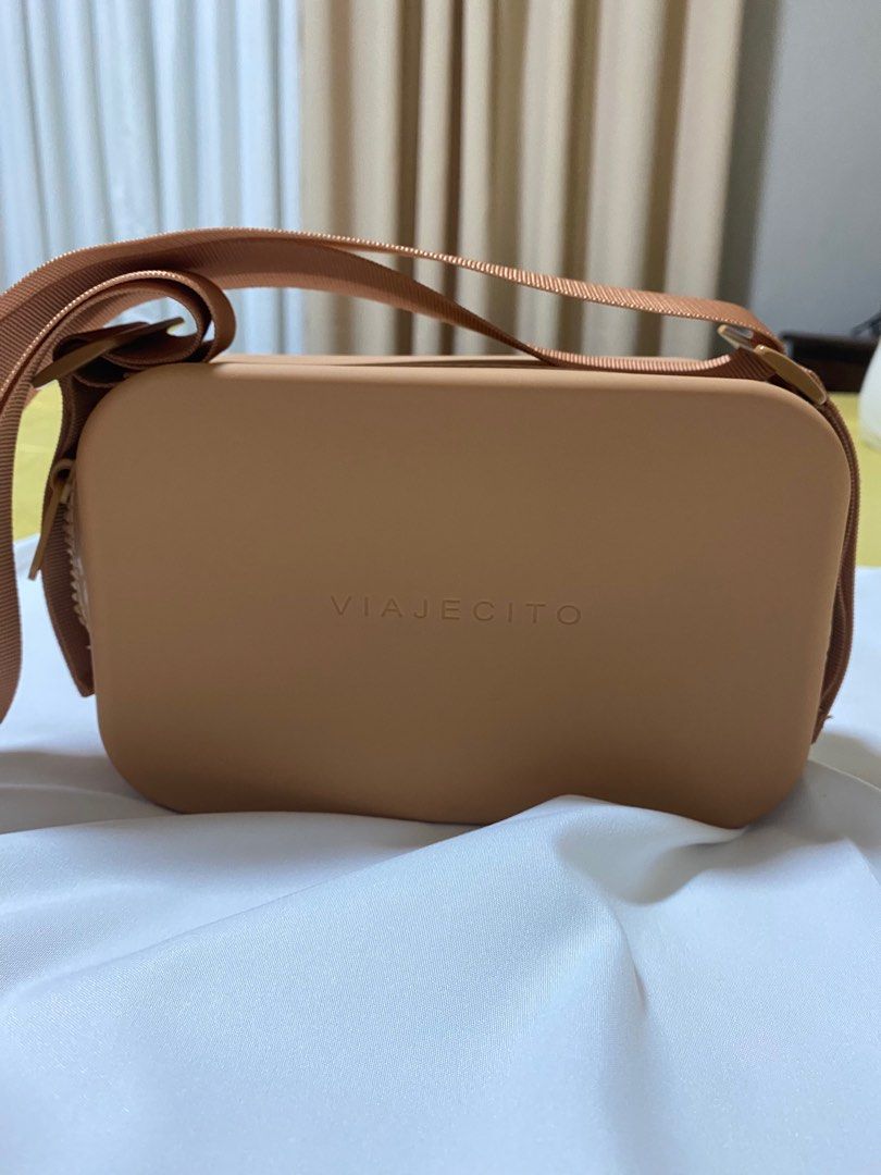 Viajecito splashproof bag in classic tan set (Category: Cross-body Bags) located in Mandaluyong City. Submitted by applebss (Listing ID 1346050452, Image 3). Description: Brand new in classic tan plus tan strap.