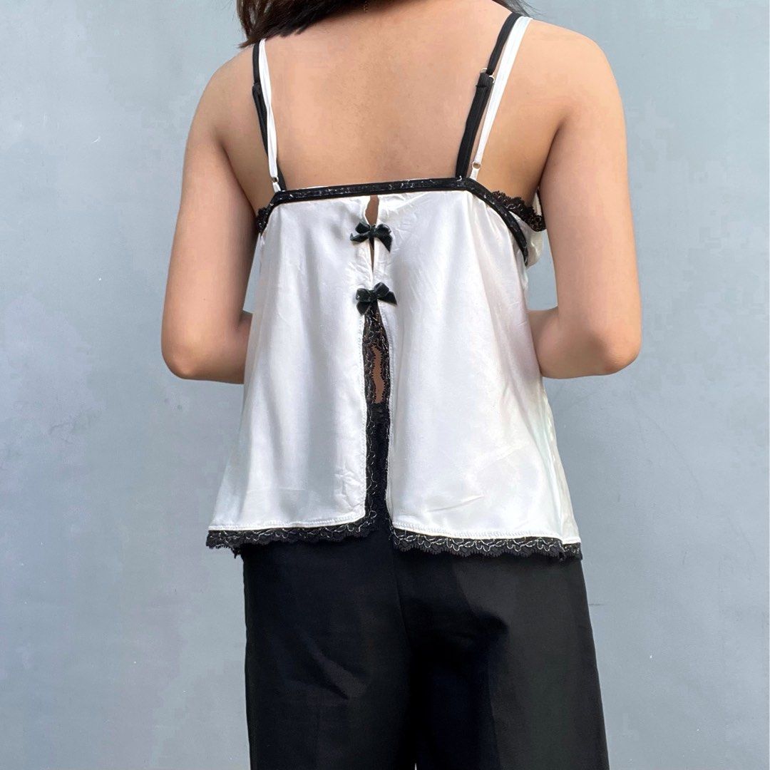 Victoria secret white silk top (Category: Sleeveless) located in Calamba. Submitted by demi_rewears (Listing ID 1346105977, Image 3). Description: Mop:Gcash Loc:Laguna Size:Xs-S.