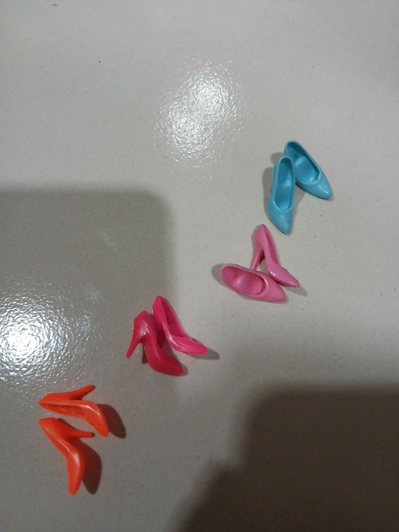 Vintage stiletto shoes (Category: Heels) located in Subic. Submitted by frncnjntmr22 (Listing ID 1346103311, Image 1). Description: 200 each.