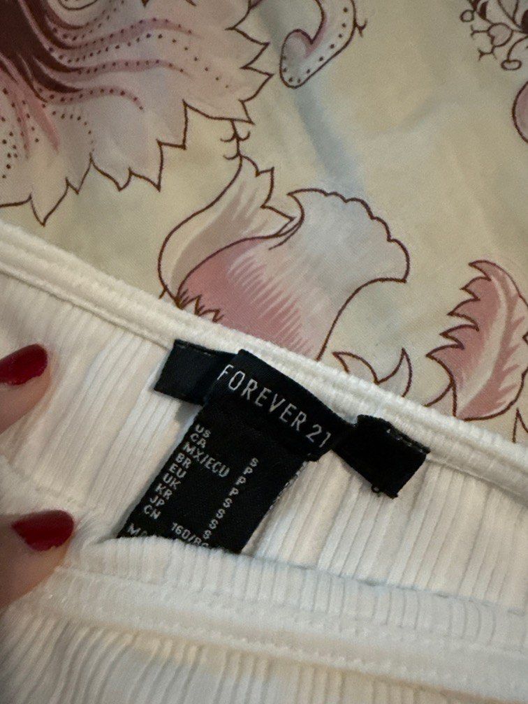 White long sleeve square neck top (F21) (Category: Longsleeves) located in Binan City. Submitted by patsou (Listing ID 1346008915, Image 2). Description: MOP: BDO/gcash RFS: decluttering .