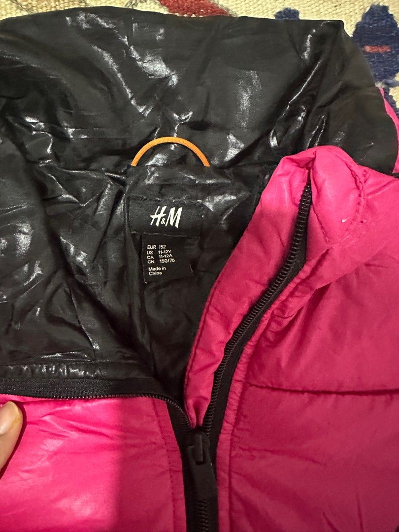Winter jacket (Category: Babies & Kids Fashion) located in Kajang. Submitted by purplishorange (Listing ID 1346063477, Image 3). Description: Well used, no more hood .