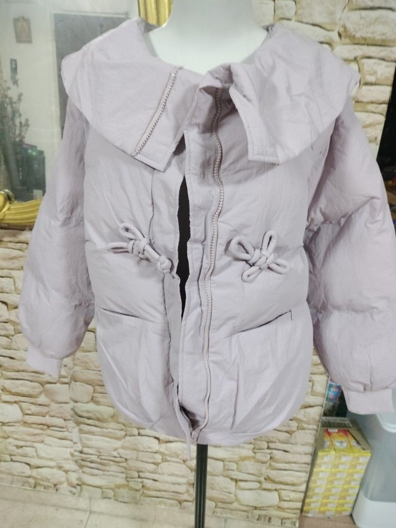 Winter Jacket (Category: Coats, Jackets and Outerwear) located in Singapore. Submitted by devi_66 (Listing ID 1346101486, Image 2). Description: comes with two pc the neck collar is separate but to wear in neck an zip up.