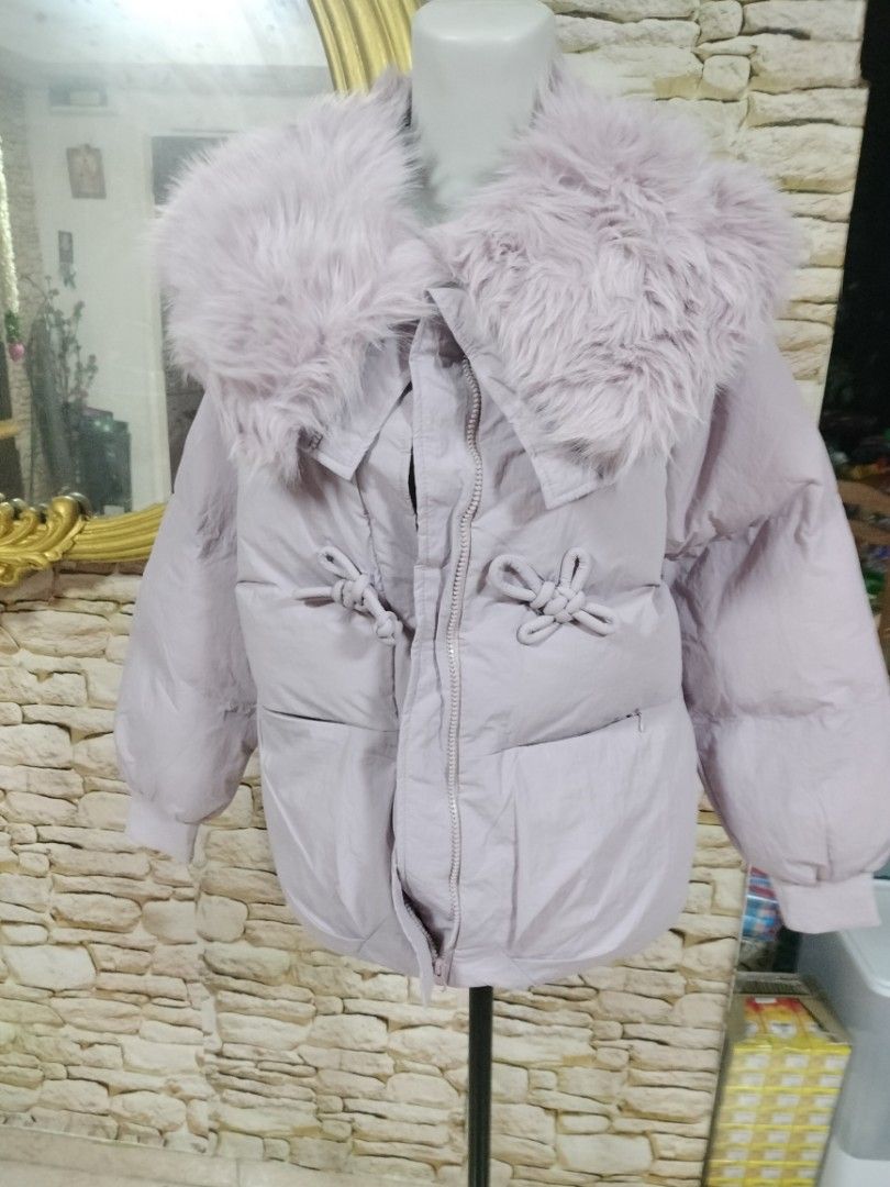Winter Jacket (Category: Coats, Jackets and Outerwear) located in Singapore. Submitted by devi_66 (Listing ID 1346101486, Image 5). Description: comes with two pc the neck collar is separate but to wear in neck an zip up.