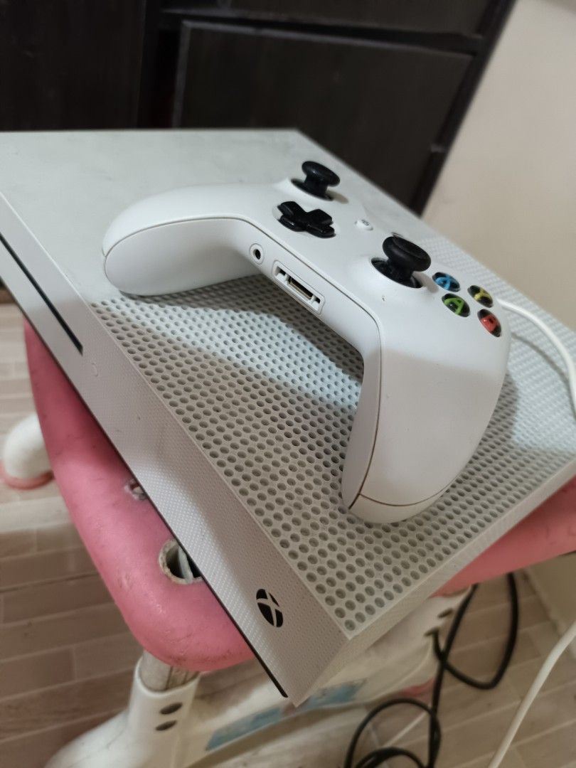 XBOX ONE S slim type (Category: Xbox) located in Manila. Submitted by chinlabrador93555 (Listing ID 1346011367, Image 1). Description: XBOX ONE S SLIM TYPE, NO ISSUES, PLUG & PLAY, READY TO USE COMPLETE WITH CONTROLLER & CABLES FOR PICK UP OR LBC TRANSACTIONS ONLY.