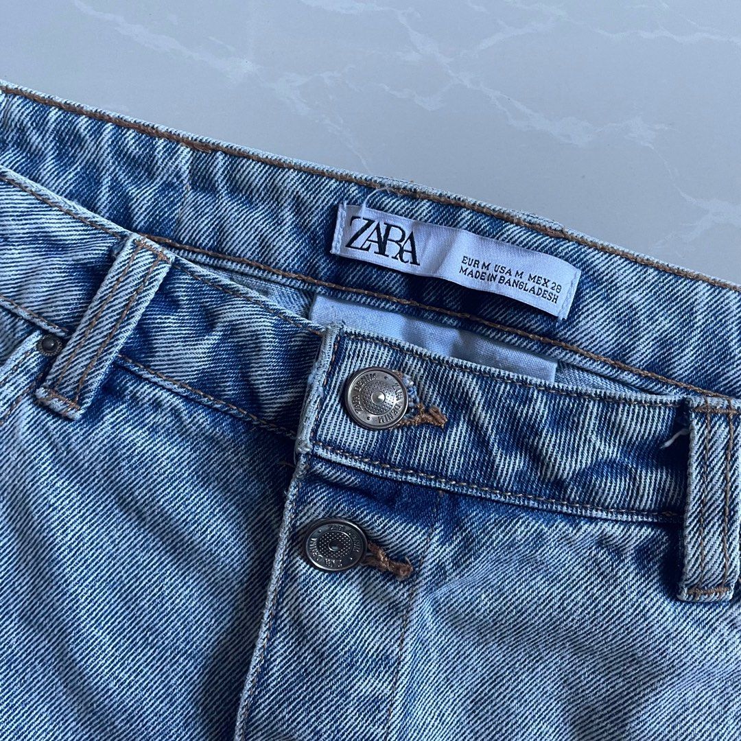 zara button denim frayed mini skirt (Category: Skirts) located in Cebu City. Submitted by letsdeeeeclutter (Listing ID 1345989449, Image 2). Description: w: 30-31" l: 15" silver buttons.