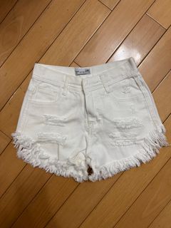 白色牛仔短褲64229674590594110
