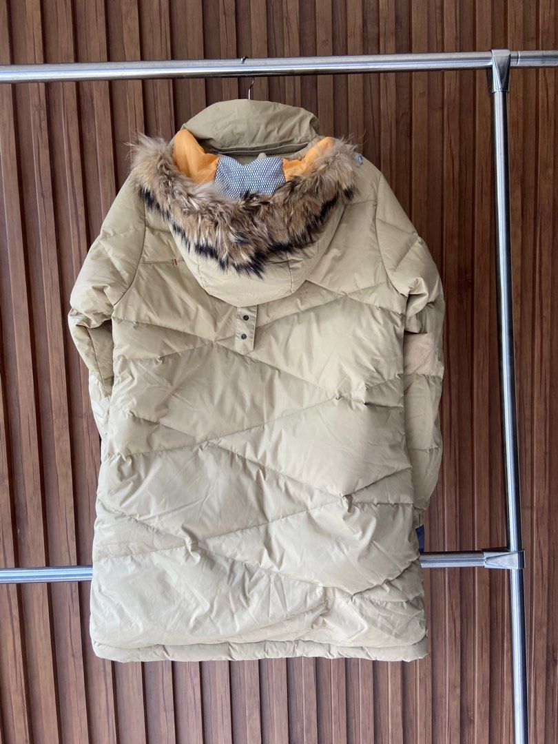 Aigle Windstopper Puffer Coat Jacket with Fur Hood (Category: Coats, Jackets and Outerwear) located in Makati City. Submitted by jhanelli (Listing ID 1346138631, Image 1). Description: Detachable fur Detachable hood With two inner pockets Super nice and warm!! * Honest Issue: Light stains pero di naman po halata Orig price 1200 now 950 Fits S-M Loc: Gen. Trias Cavite Shipping c/o buyer via LBC/JNT.