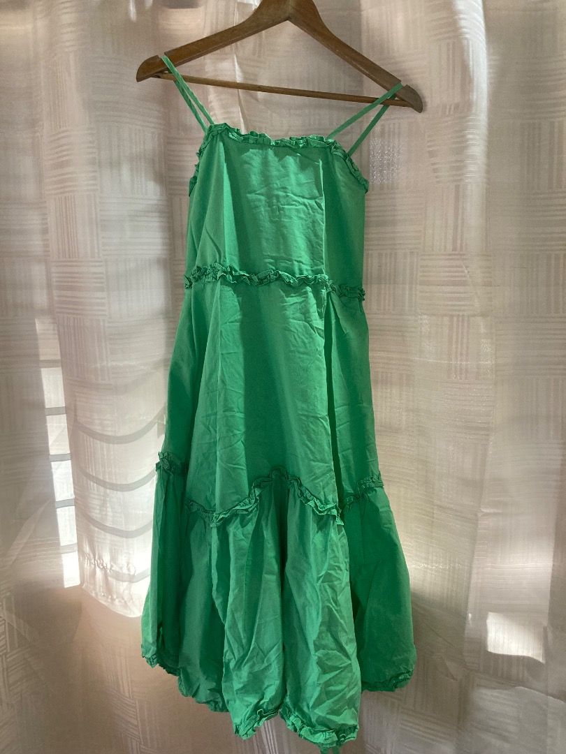Alexander McQueen Green Dress (Category: Luxury Apparel) located in Bansalan. Submitted by nicethriftedthings (Listing ID 1346195503, Image 1). Description: In very good condition Color: Mint Green Fits S-M .