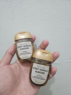 Bath and Body works Pocketbac Sanitizer - Cozy Vanilla Almond
