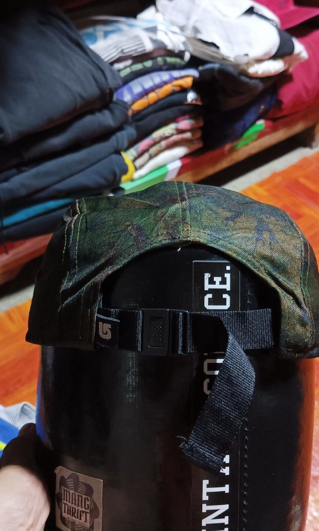 Burton Five Panel Cap (Category: Caps & Hats) located in Quezon City. Submitted by mangthrift (Listing ID 1346258010, Image 3). Description: Burton Camouflage Five Panel Cap Pang skate Color Rate excellent No issue 🔥 Nasa picture na rin po buong details Complete Tags Adult size one size.
