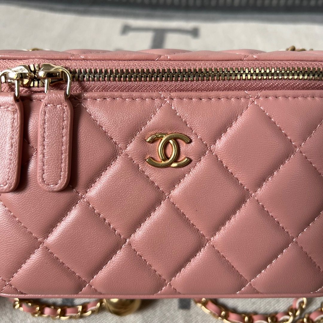 Chanel Vanity Pearl Crush Chain Sling (Category: Luxury Bags & Wallets) located in Antipolo. Submitted by chanchimj (Listing ID 1324653046, Image 3). Description: .