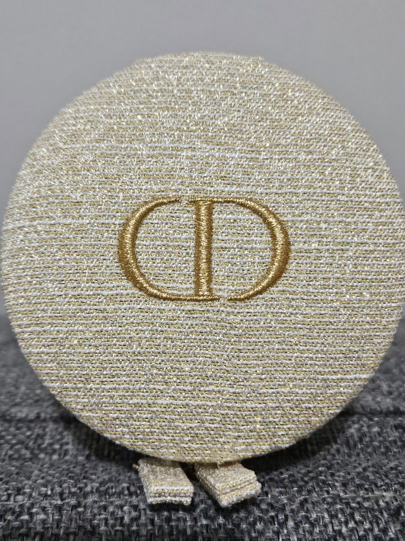 Dior pouch w/ deluxe samples (Category: Makeup) located in Santa Rosa. Submitted by acleancloset (Listing ID 1346212900, Image 3). Description: PLS READ: I only sell genuine, authentic items sourced from sprees in Aus, US & UK. Read my reviews for proof. No returns & exchanges, full payment required before items ships. Freebies not guaranteed. IF IN DOUBT OR LOWBALLING, PLS TRANSACT ELSEWHERE gold circular pouch with inner drawstring 999 rouge di
