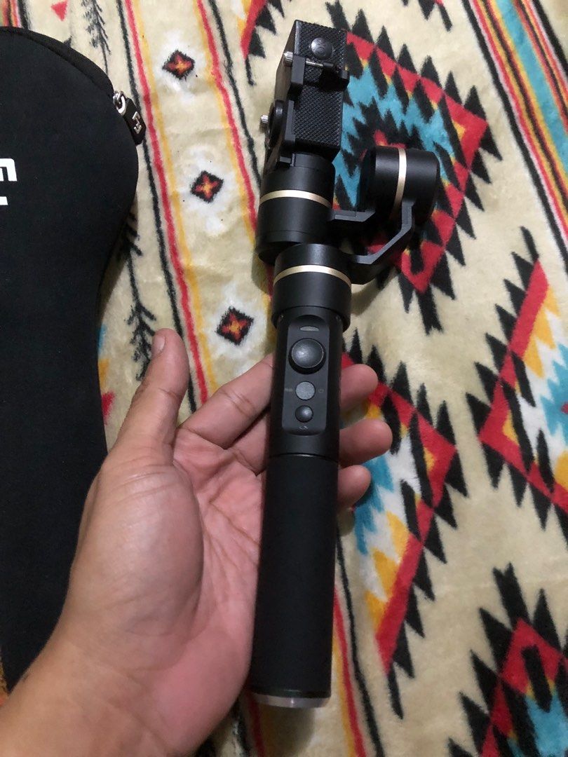 Feiyutech GB splash proof action cam gimbal (Category: Gimbals & Stabilizers ) located in Quezon City. Submitted by markgolveo (Listing ID 1346273396, Image 2). Description: Feiyutech GB splash proof action cam gimbal Action cam in picture not included With soft padded carry case In very good working condition Tested working Good battery life.