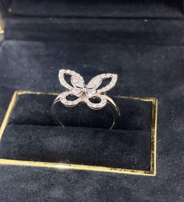 GRAFF RING (Category: Rings) located in Singapore. Submitted by angelchen7722 (Listing ID 1346182787, Image 3). Description: GRAFF RING SKU: 57891 - Like New - Size 47 - Full set With Receipt(2022).